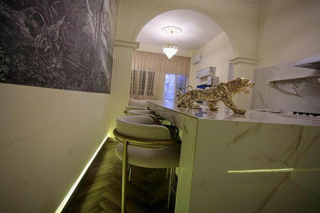 Achrafieh Luxurious Apt, 5 Min To Museum Beirut
