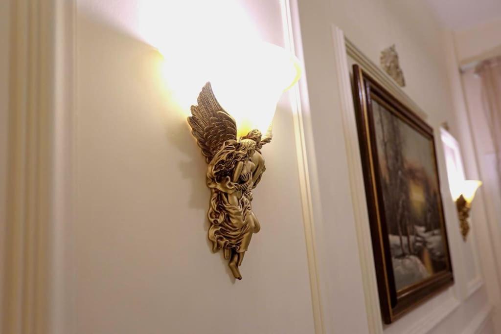 Achrafieh Luxurious Apt, 5 Min To Museum Apartment *