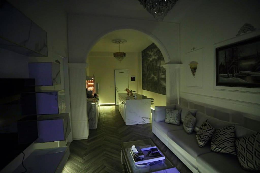 Achrafieh Luxurious Apt, 5 Min To Museum