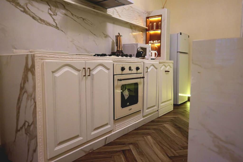 Achrafieh Luxurious Apt, 5 Min To Museum Apartment
