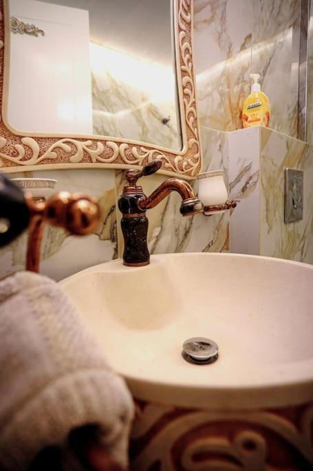 Achrafieh Luxurious Apt, 5 Min To Museum Beirut